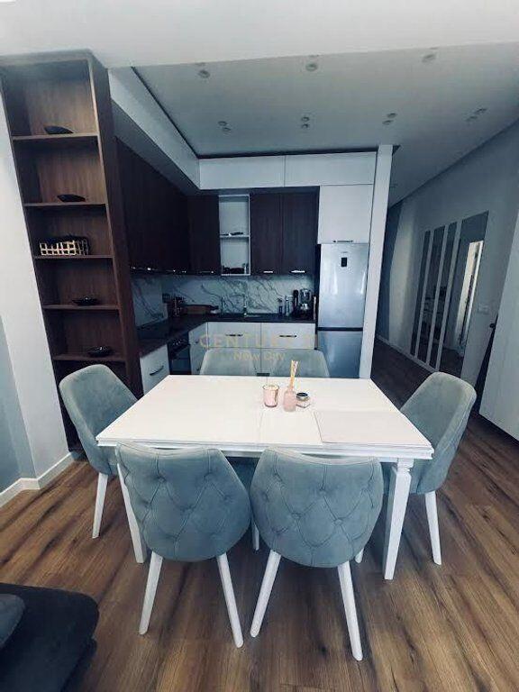 Shitet Apartament 3+1 + Post Parkimi – tek Rezidenca Kodra e Diellit 2. Okazion!!