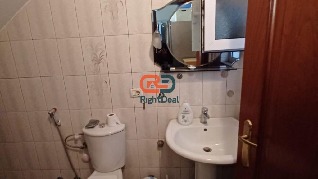 Tek Fakulteti I Inxhinierise Se Ndertimit, Jepet Me Qira Vile, Me Hapesira Te Bollshme Dhe Lokacion Ideal!!!