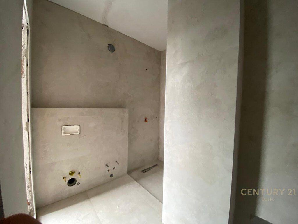 APPARTAMENTO 3+1+2 + VERANDA + PARCHEGGIO VICINO ALL'IPOTECA IN VENDITA!