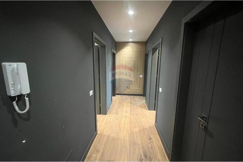 Shitet apartament 2+1+2 tek Liqeni i Thate