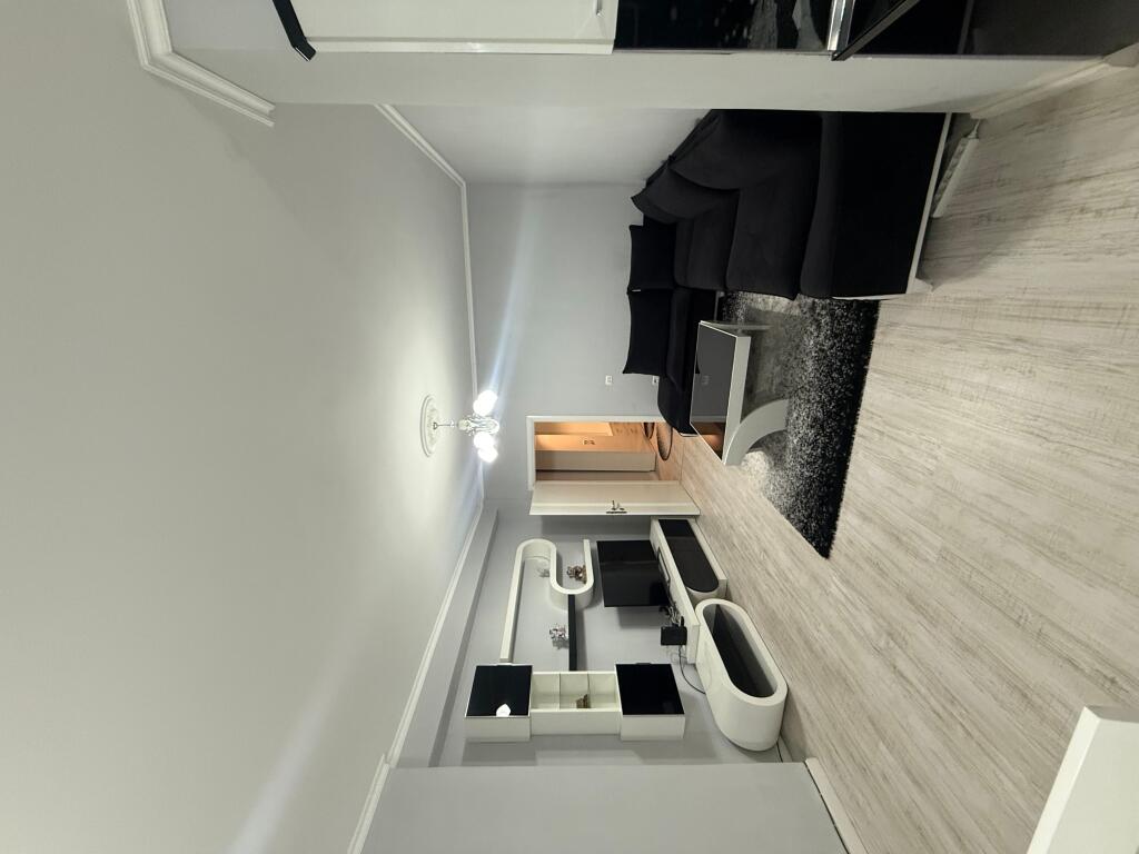 Appartamento di lusso nel centro 2+1+3 (3100 euro)