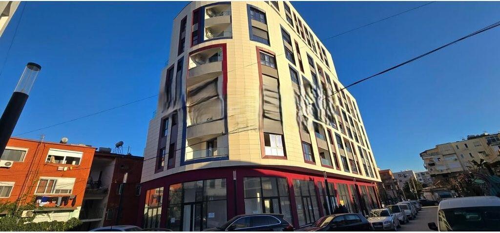 Jepet apartament 2+1 me qera tek Komuna e Parisit! 700 € /Muaj