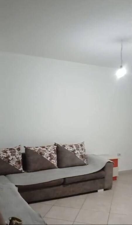 Astir te kompleksi Fratari, jepet me qira apartament 1+1!