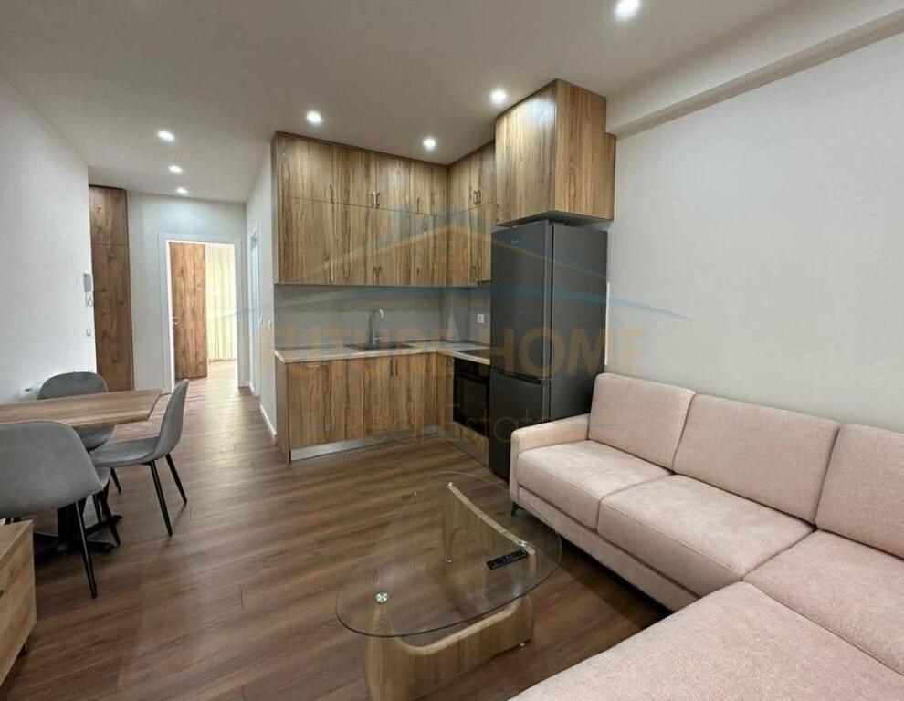 Qera, Apartament 1+1 + Post Parkimi , Pazari i Ri