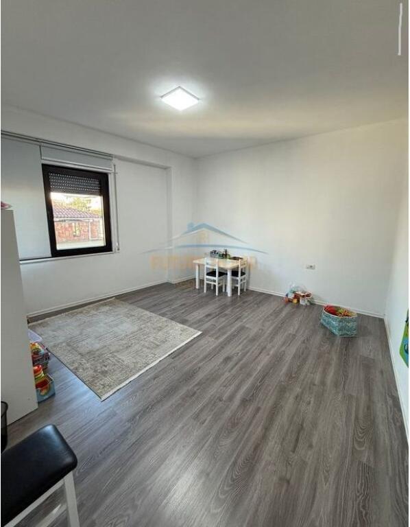 SHITET APARTAMENT 1+1+POST PARKIMI PAZARI I RI, RRUGA QEMAL STAFA