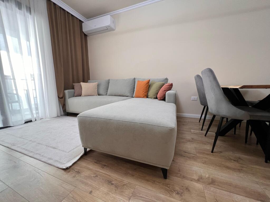 Jepet me qira Apartament 1+1 me Post Parkimi - Liqeni Thate