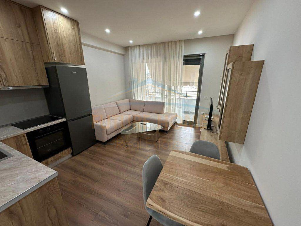 Qera, Apartament 1+1 + Post Parkimi , Pazari i Ri