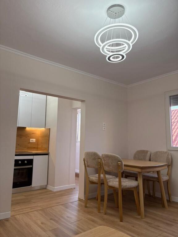 APARTAMENT 1+1 I RINOVUAR TOTALISHT – GATI PËR BANIM – MUNDËSI BLERJE ME KREDI