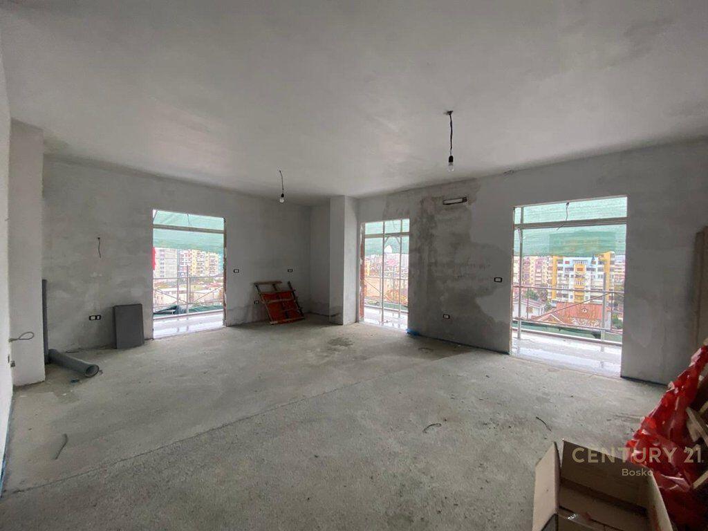 APPARTAMENTO 3+1+2 + VERANDA + PARCHEGGIO VICINO ALL'IPOTECA IN VENDITA!