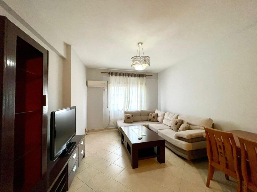 Apartament 2+1 per qera te Komuna E Parisit