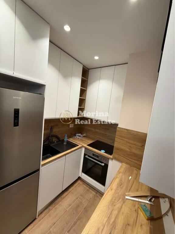 Affitto | Appartamento 1 + 1 | Zogu i Zi | 700 €/mese