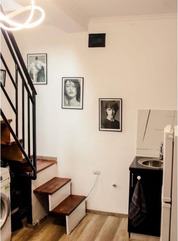 ofrojme apartament per shitje, ne qender tirane, rruga e barrikadave