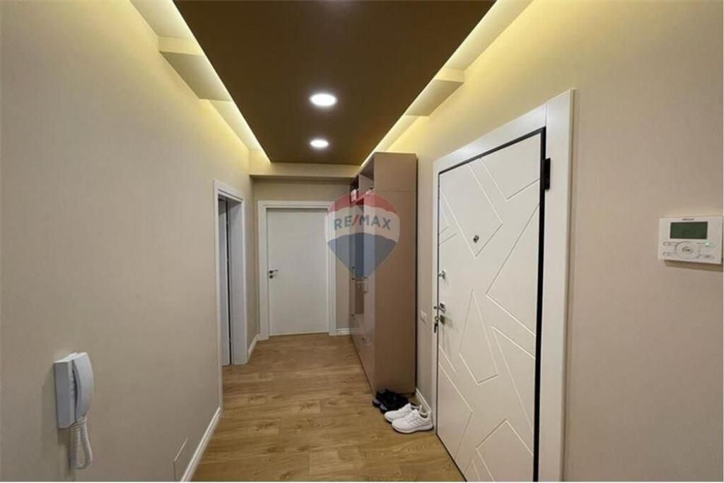 APARTMENT 2+1+2+PARKING FOR RENT NEAR PARTIZANI HIGH SCHOOL