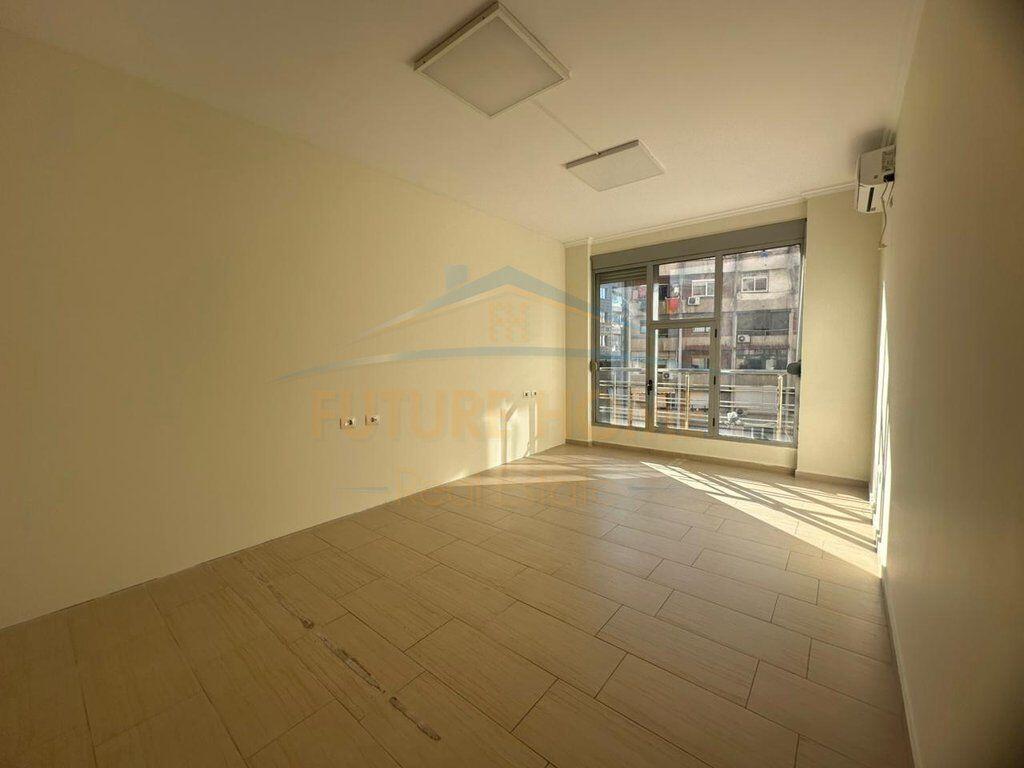 Affitto, Locali Commerciali Per Uffici, 9 Piani, Centro