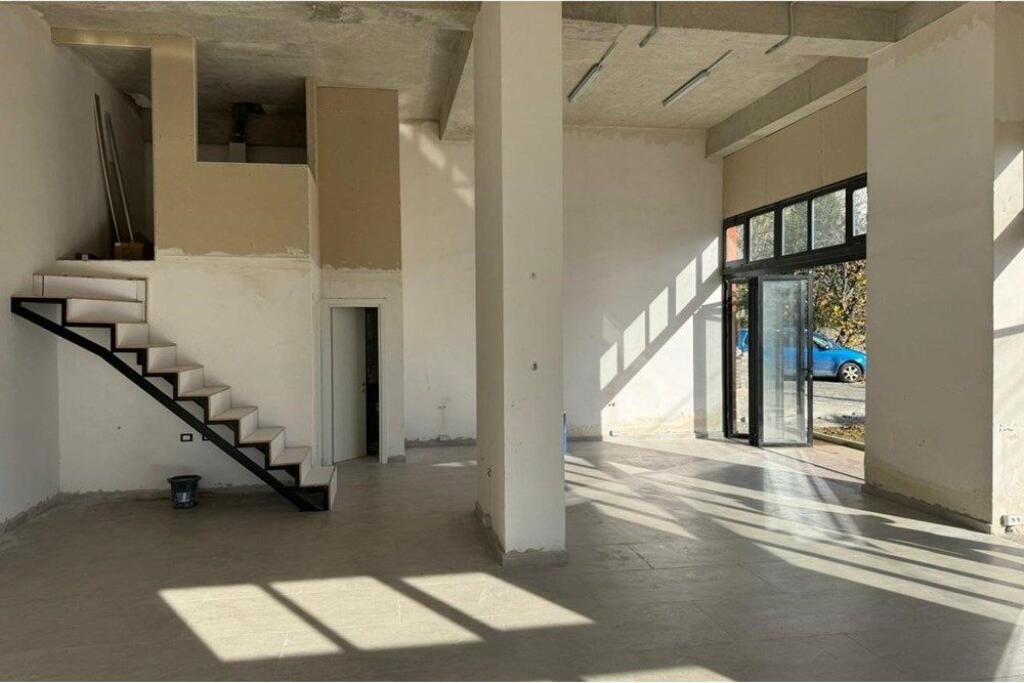 AMBIENT BIZNESI PER QIRA NE LAPRAKE