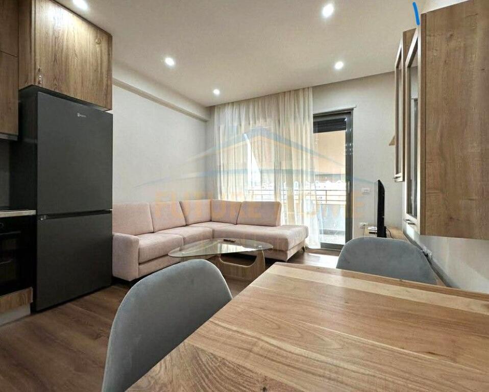 Apartament 1+1+Post Parkimi, per Qera, Pazari i Ri, Tirane