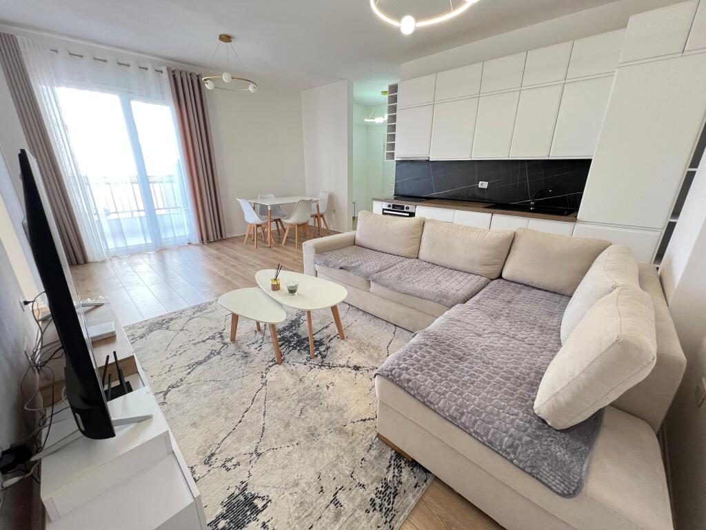 Apartment 2+1, Don Bosko!