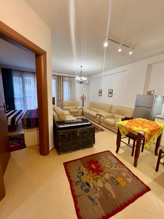 Jepet me Qera Apartament 1+1 ne Yzberisht