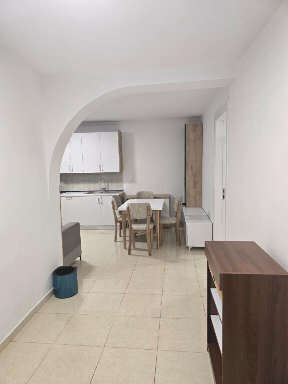 Ish Stacioni i Trenit, Apartament 1+1 Per Qira