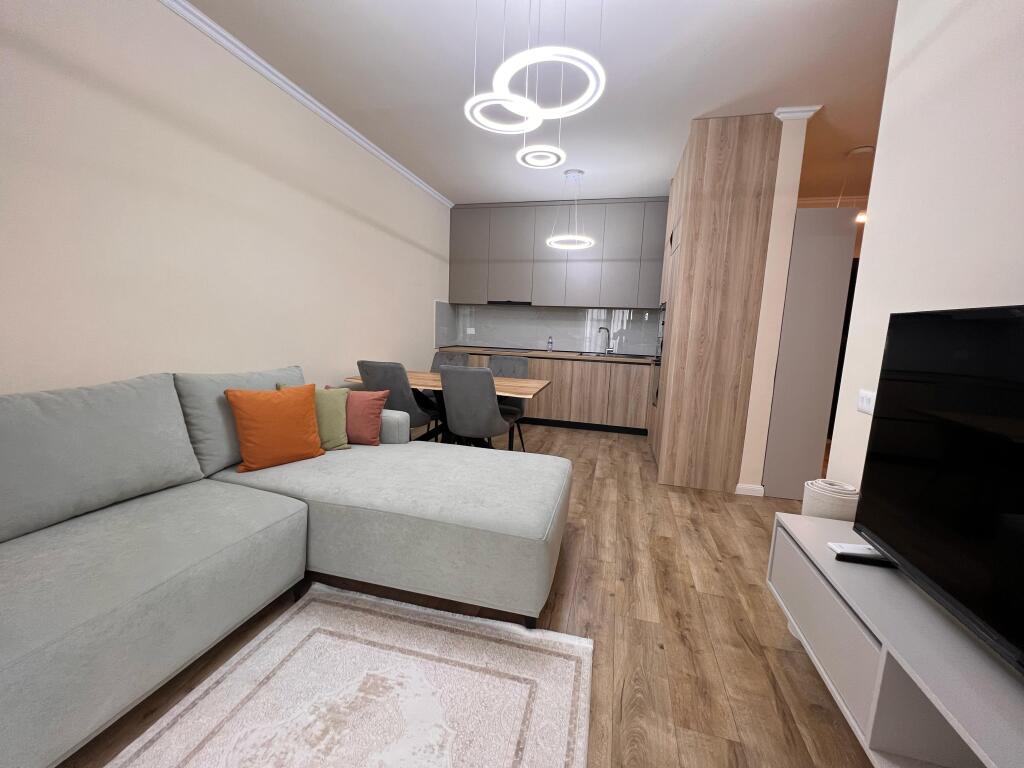 Jepet me qira Apartament 1+1 me Post Parkimi - Liqeni Thate