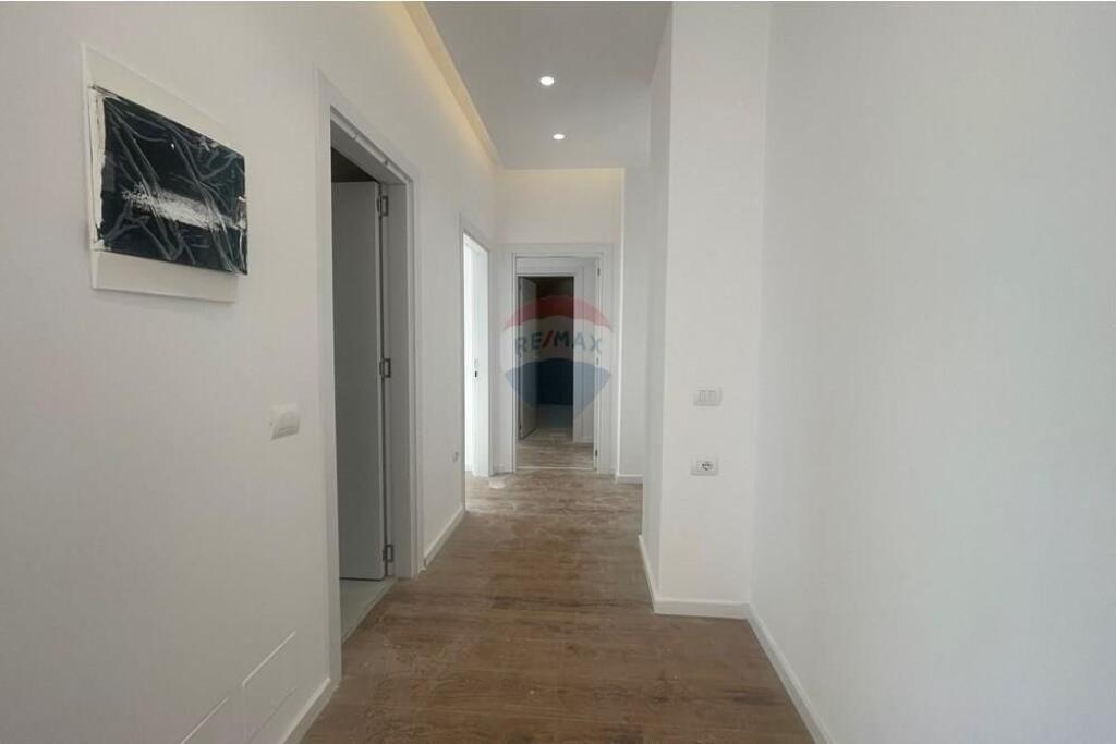 Apartment 2+1+2 for sale on Barricades Street!