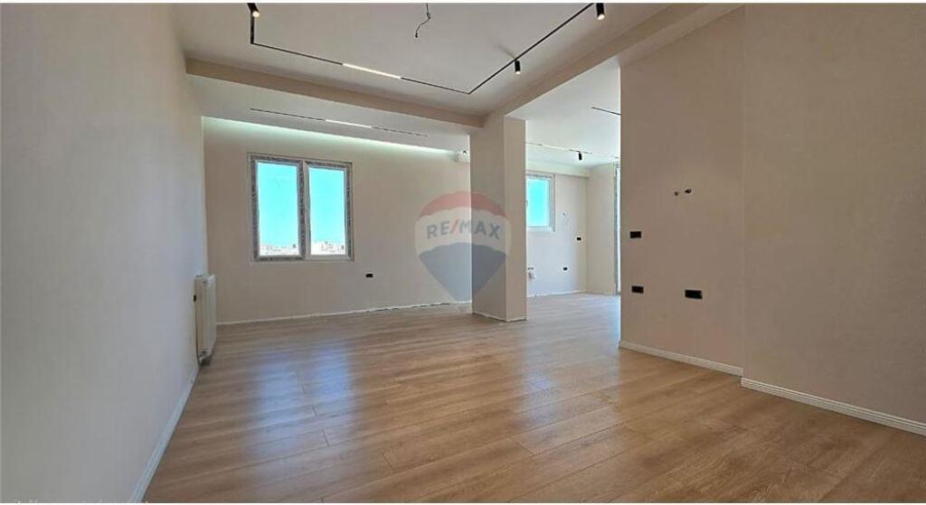 Penthouse Luksoze në Shitje – Lungomare, Vlorë