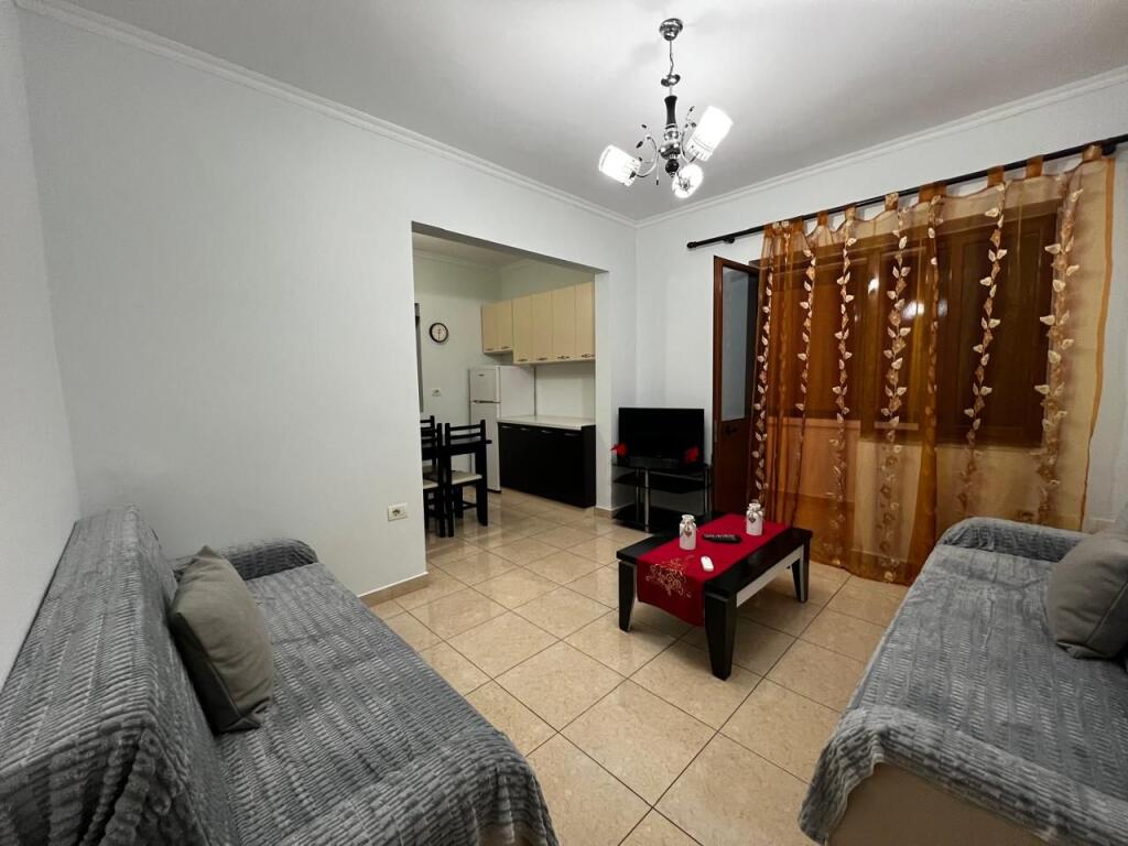 Apartament 1+1 me Qera Afatgjate - Rruga e Dibres, sheshi Medresese Tirane