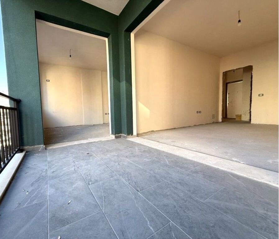 Shitet  2+1+2 tek Kompleksi Mirabella, Oxhaku