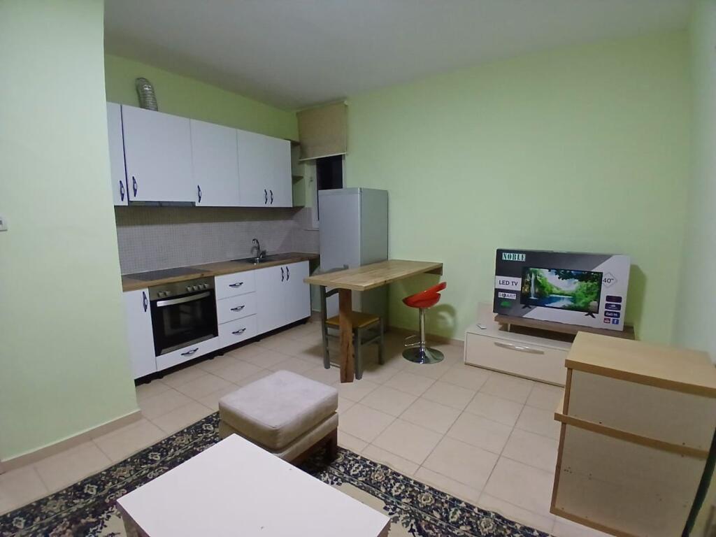Jepet Me Qera Apartament 1+1+1 Ballkon