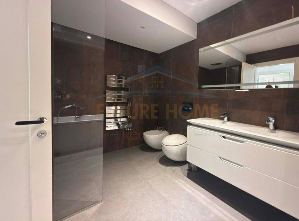 SHITET 2+1 I KONVERTUAR NE 1+1+POST TEK AMBASADOR 3 , AIR ALBANIA