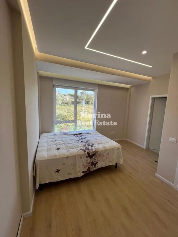 Qera | Vilë 4 + 1 | Farkë | 1200 €/muaj