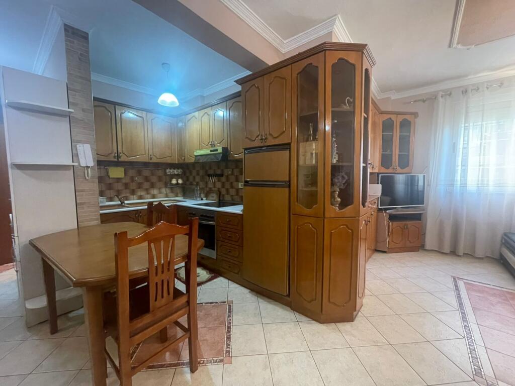 🏢Selvia, Via Isa Boletini, appartamento arredato 2+1 in affitto. 75.000 Leke      