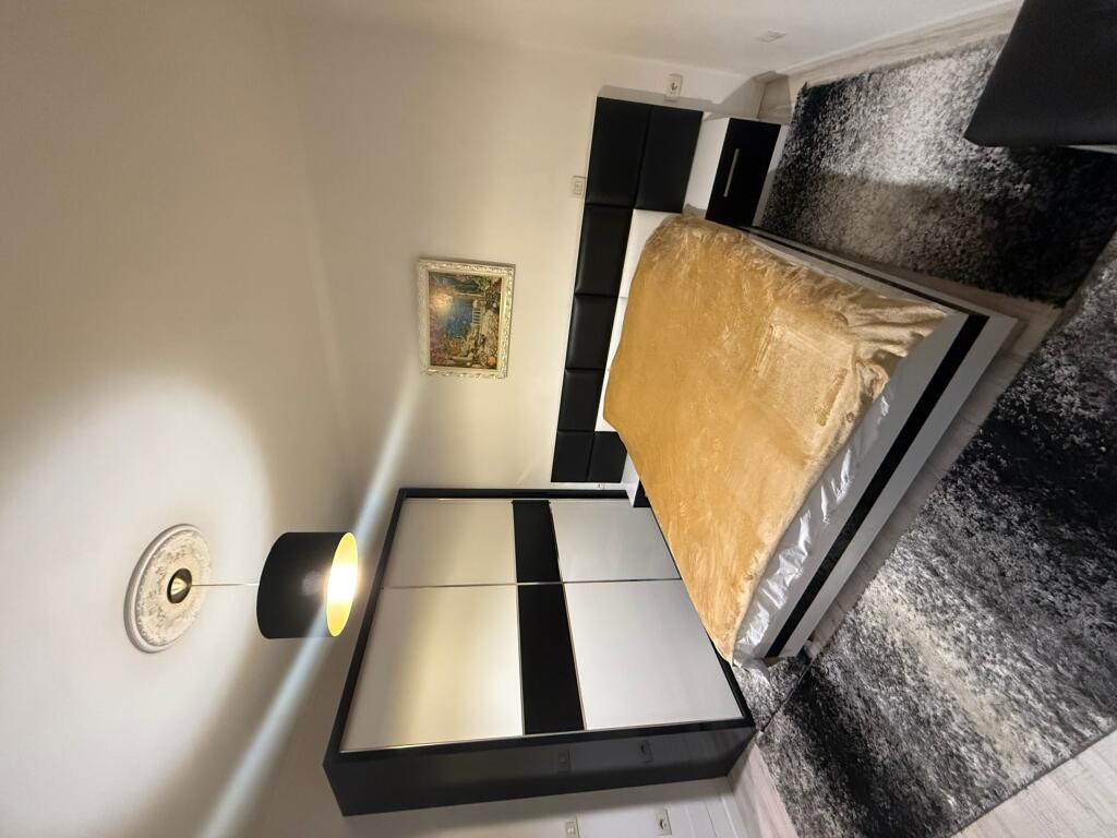 Appartamento di lusso nel centro 2+1+3 (3100 euro)