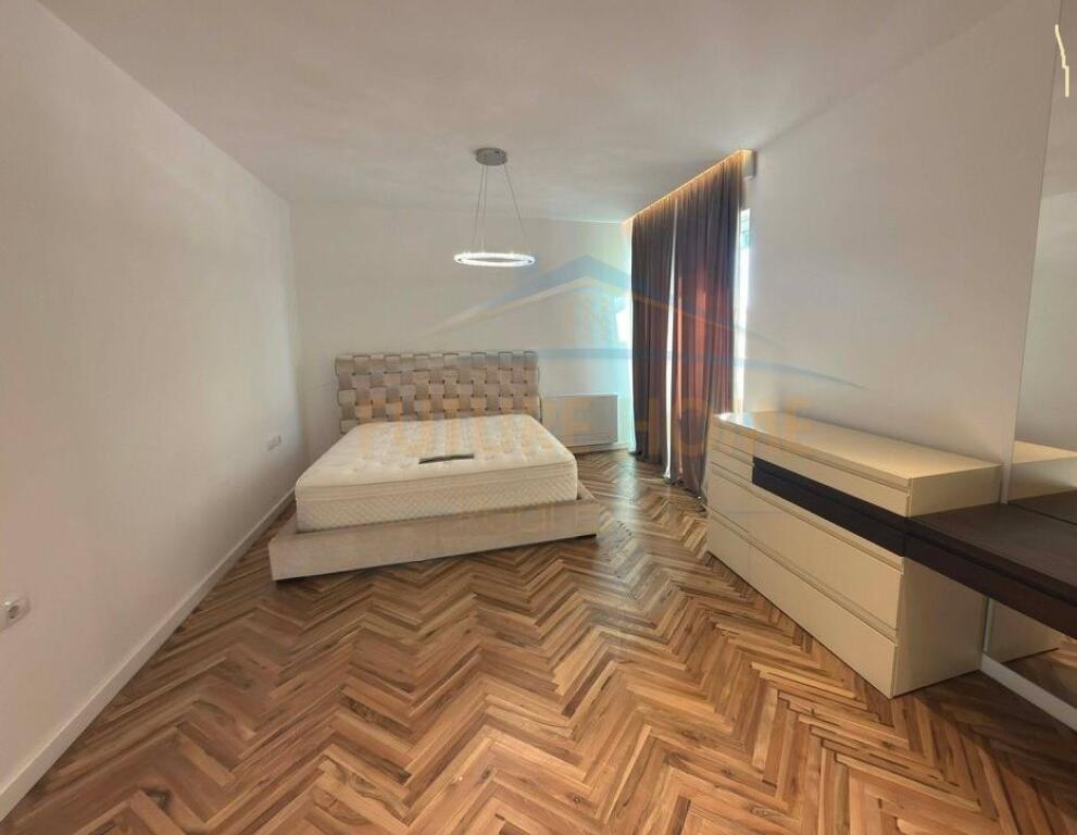 SHITET 2+1 I KONVERTUAR NE 1+1+POST TEK AMBASADOR 3 , AIR ALBANIA