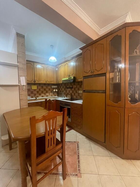 🏢Selvia, Via Isa Boletini, appartamento arredato 2+1 in affitto. 75.000 Leke      