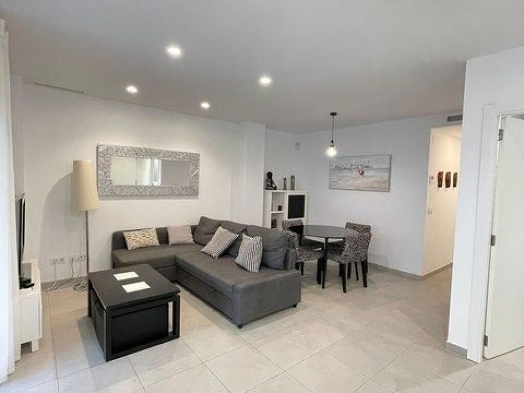 Apartament Me Qera 1+1 Tek 5 Maji (ID B2101381) Tirane.