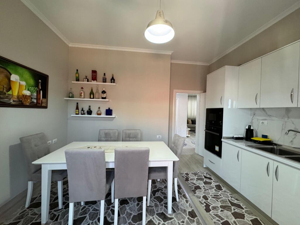 VILAT GJERMANE, JAPIM ME QIRA APARTAMENT 2+1