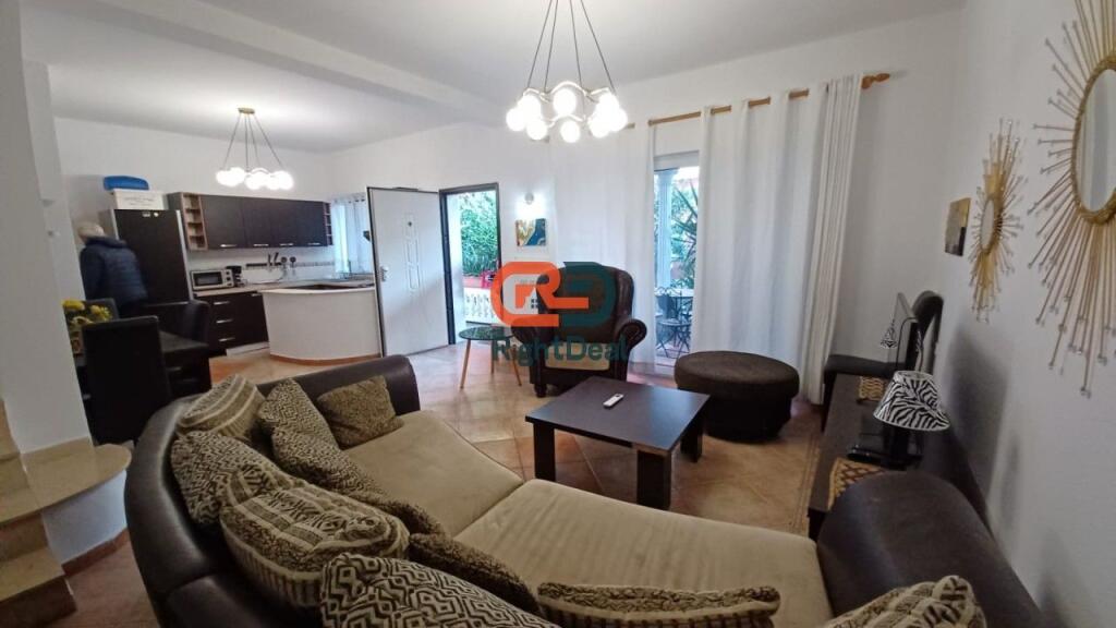 Tek Fakulteti I Inxhinierise Se Ndertimit, Jepet Me Qira Vile, Me Hapesira Te Bollshme Dhe Lokacion Ideal!!!