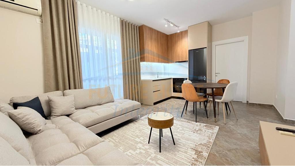 Shitet, Apartament 1+1, Fresk, Tiranë.