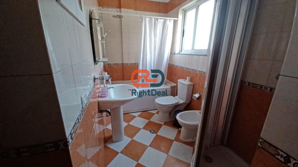 Tek Fakulteti I Inxhinierise Se Ndertimit, Jepet Me Qira Vile, Me Hapesira Te Bollshme Dhe Lokacion Ideal!!!