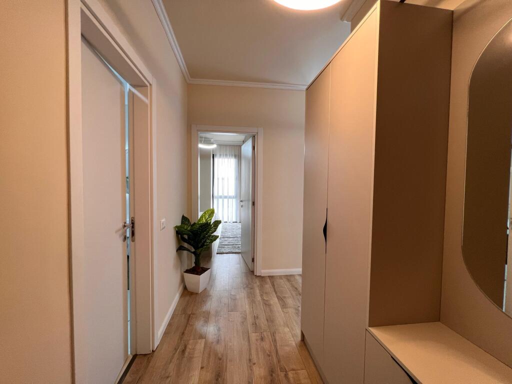 Jepet me qira Apartament 1+1 me Post Parkimi - Liqeni Thate