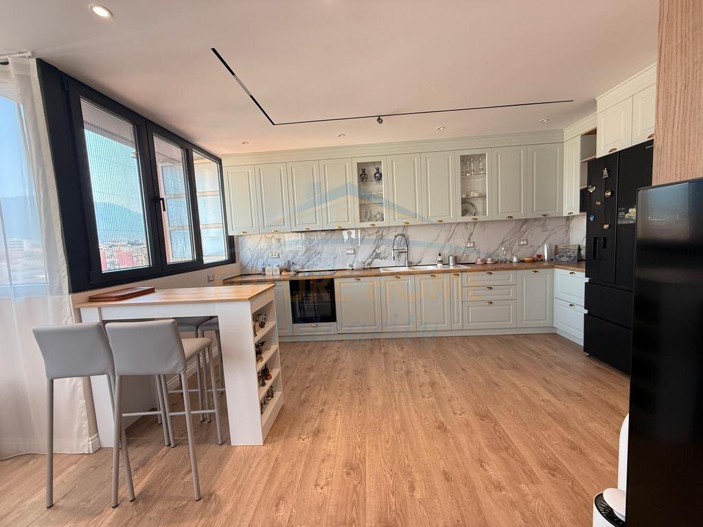 Shitet, Apartament 2+1+2+Depo, Rruga e Elbasanit, Tiranë.