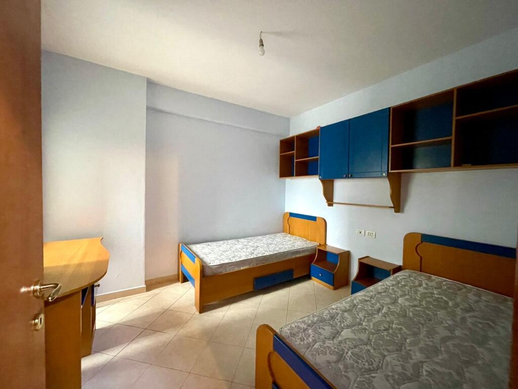 Apartament 2+1 per qera te Komuna E Parisit