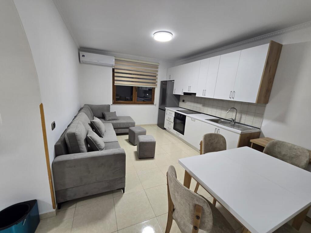 Ish Stacioni i Trenit, Apartament 1+1 Per Qira