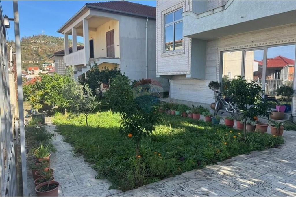 4-STOREY VILLA FOR SALE IN KOMBINAT