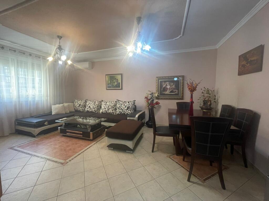 🏢Selvia, Via Isa Boletini, appartamento arredato 2+1 in affitto. 75.000 Leke      