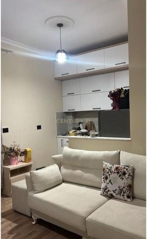 Apartament me qira ne fresk,Afer hotel gaxherrit