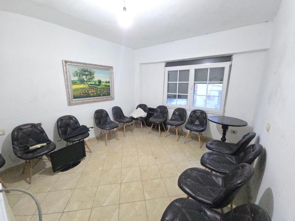 JEPET ME QERA APARTAMENT 2+1 PRANE STADIUMIT DURRES