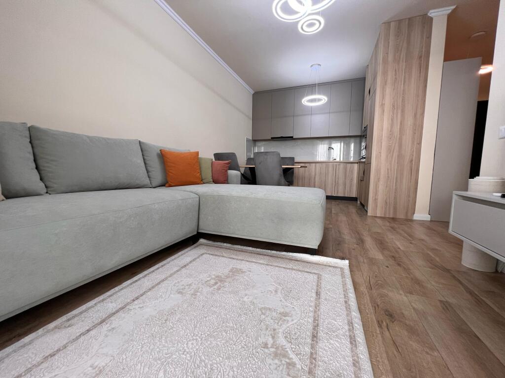 Jepet me qira Apartament 1+1 me Post Parkimi - Liqeni Thate