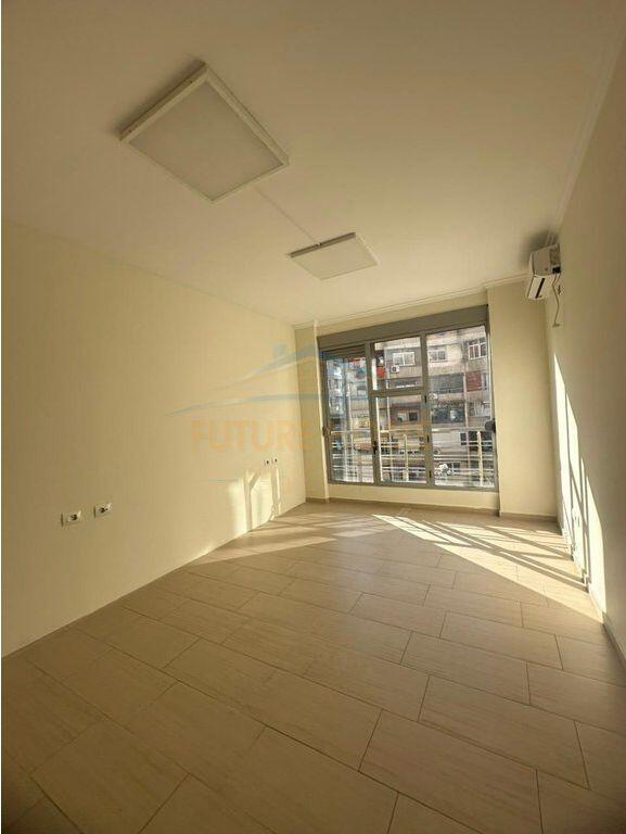 Affitto, Locali Commerciali Per Uffici, 9 Piani, Centro